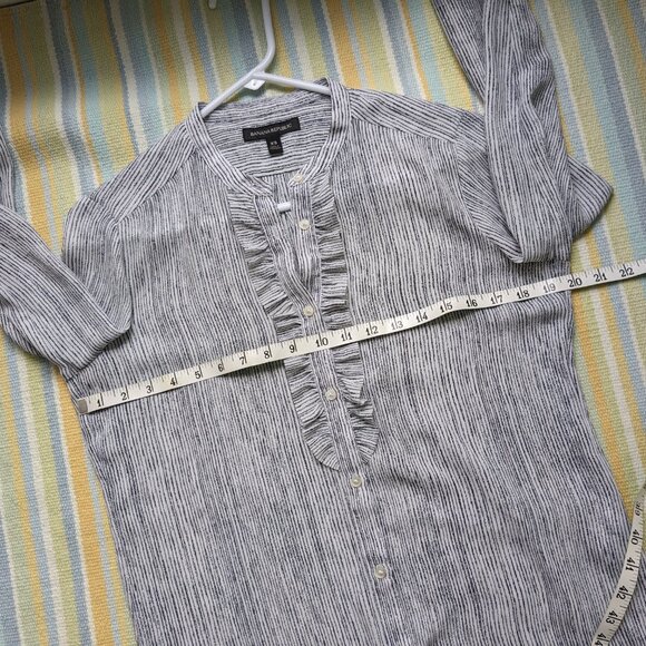 ⭐ Banana Republic button down blouse XS - Picture 7 of 12